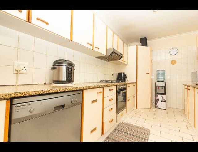 4 BEDROOM FREESTANDING FOR SALE IN MOUNT VERNON